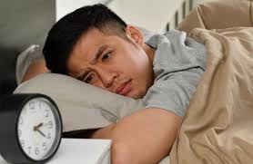Trằn trọc mất ngủ là gì